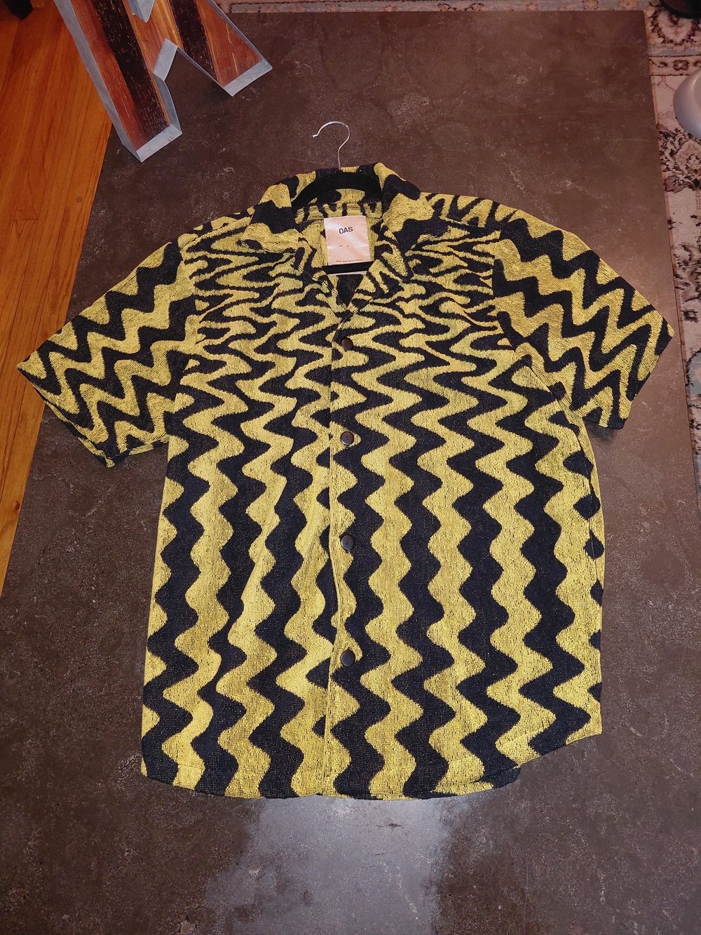 Short-Sleeve Zigzag Button-Up Shirt in Yellow and Black